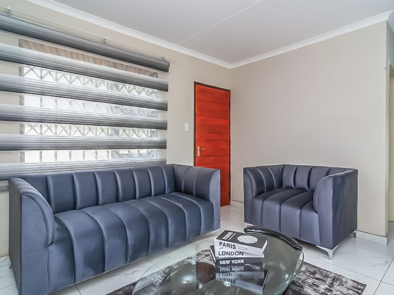 Modern Living in Wilfordon Ext 11 – Prime Location with Real Value - Photo 8