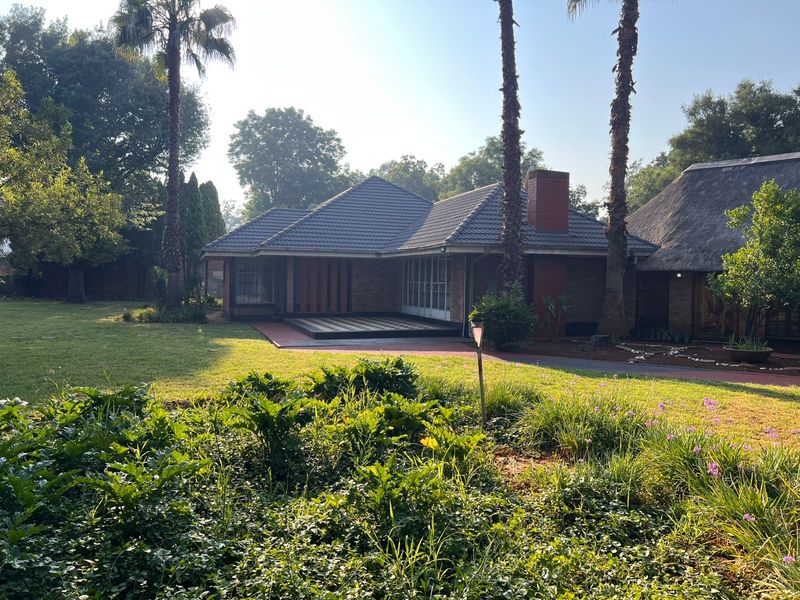 Charming 4-bedroom house in Vereeniging Three River, featuring modern amenities and a spacious yard! - Photo 5