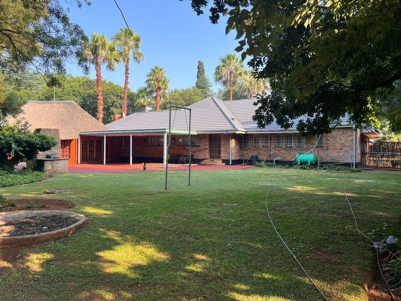 Charming 4-bedroom house in Vereeniging Three River, featuring modern amenities and a spacious yard! - Photo 10