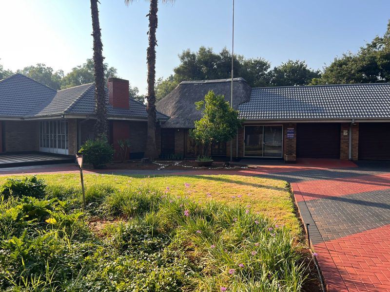 Charming 4-bedroom house in Vereeniging Three River, featuring modern amenities and a spacious yard! - Photo 7