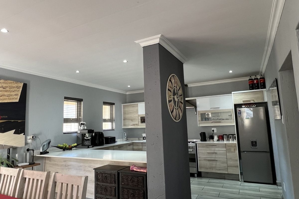 Secure, Spacious & Effortless Living in Duncanville - Photo 2