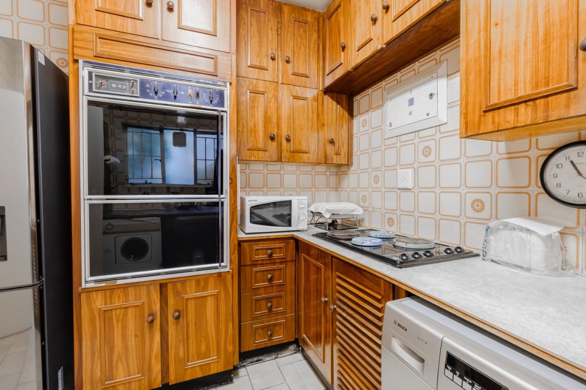 Large 2 Bed 2 Bath Duplex Investment Property in Sandton Central. - Photo 3