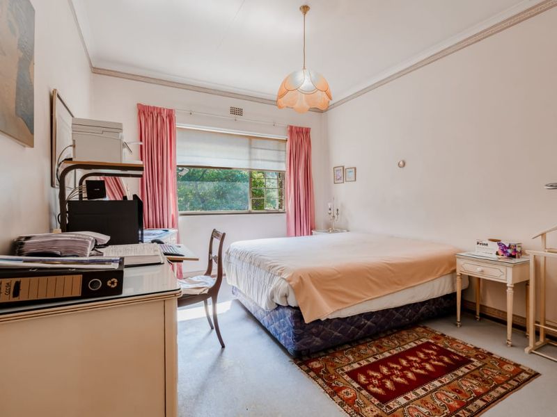 Large 2 Bed 2 Bath Duplex Investment Property in Sandton Central. - Photo 10