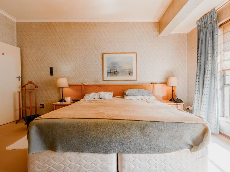 Large 2 Bed 2 Bath Duplex Investment Property in Sandton Central. - Photo 8