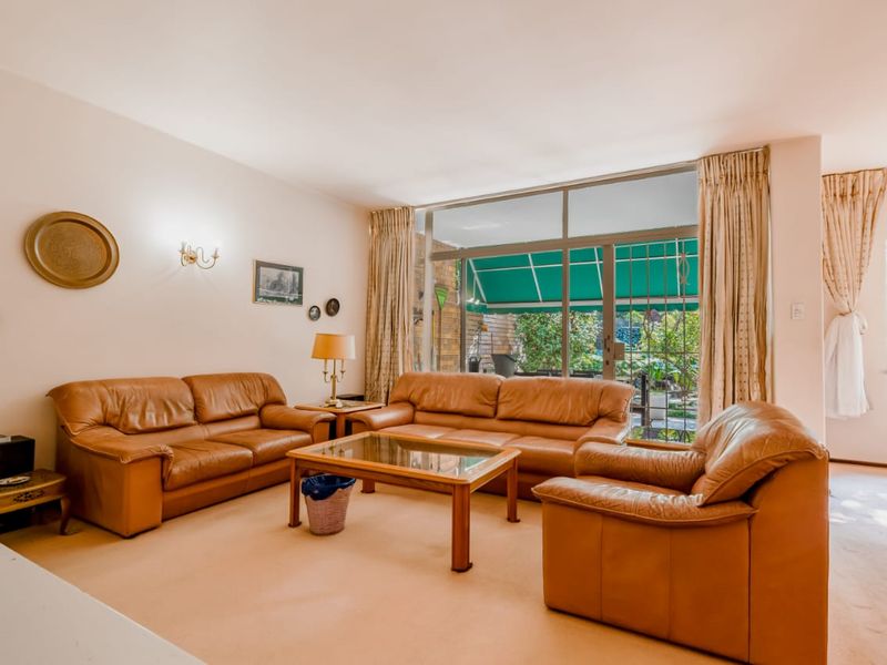 Large 2 Bed 2 Bath Duplex Investment Property in Sandton Central. - Photo 7