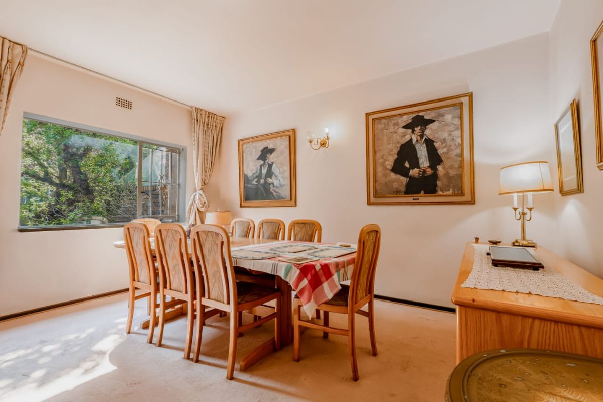 Large 2 Bed 2 Bath Duplex Investment Property in Sandton Central. - Photo 2