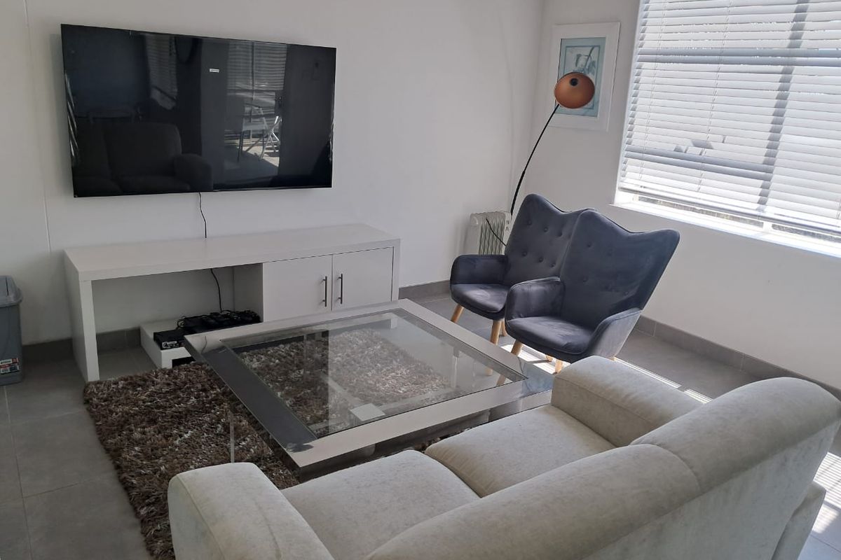 Furnished 2 Bed 2 Bath Apartment - Photo 3