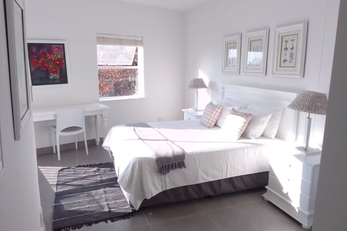 Furnished 2 Bed 2 Bath Apartment - Photo 2