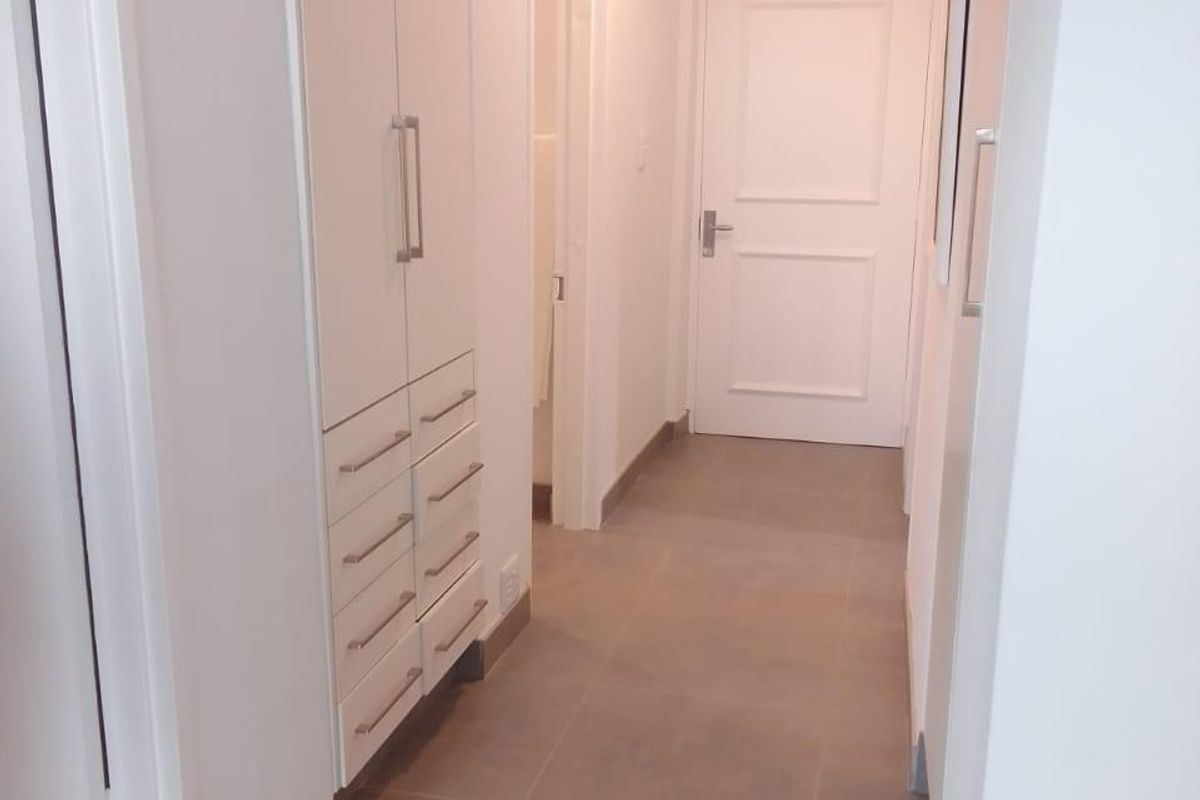 Lovely Furnished 2 Bed 2 Bath Garden Apartment - Photo 5