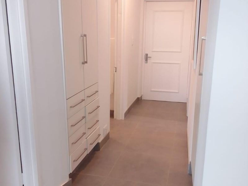 Lovely Furnished 2 Bed 2 Bath Garden Apartment - Photo 5