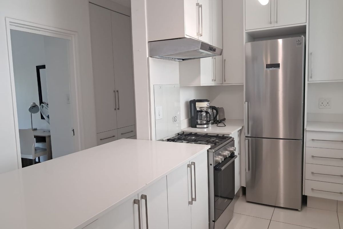 Lovely Furnished 2 Bed 2 Bath Garden Apartment - Photo 2