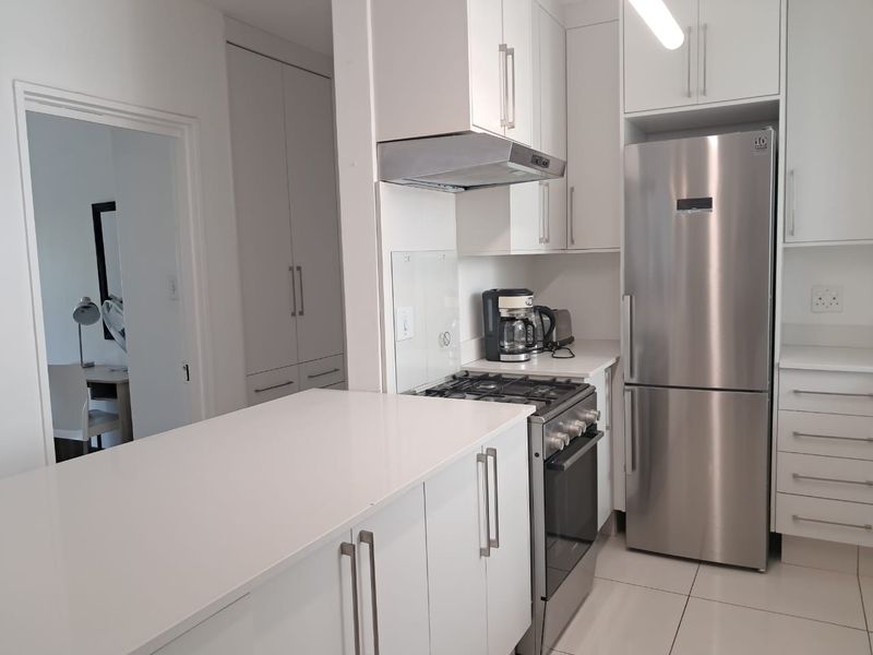 Lovely Furnished 2 Bed 2 Bath Garden Apartment - Photo 2