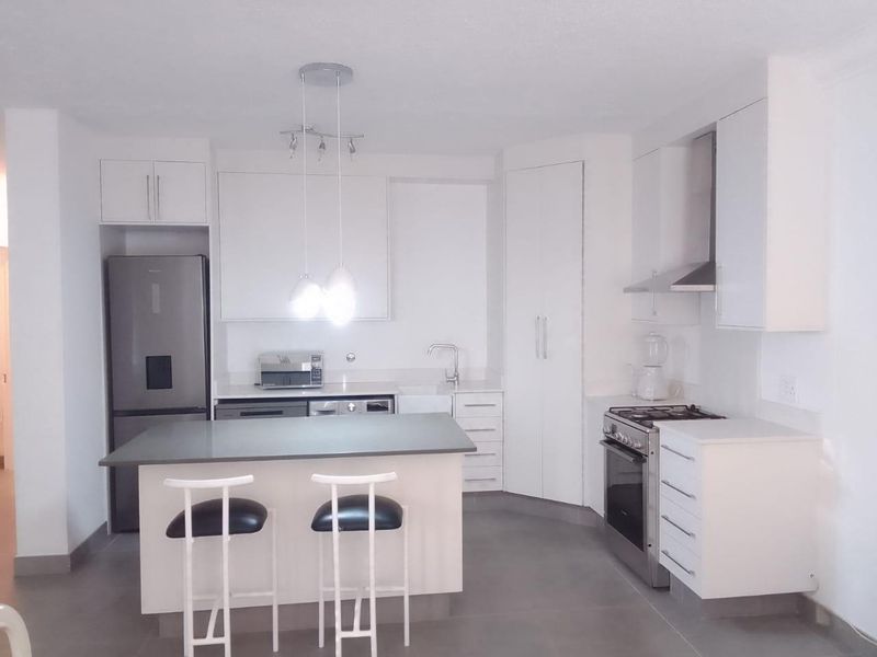 Lovely Furnished 2 Bed 2 Bath Garden Apartment - Photo 6