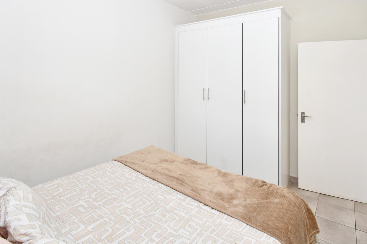 Good as NEW Ground floor unit with own garden and pet friendly - Photo 4