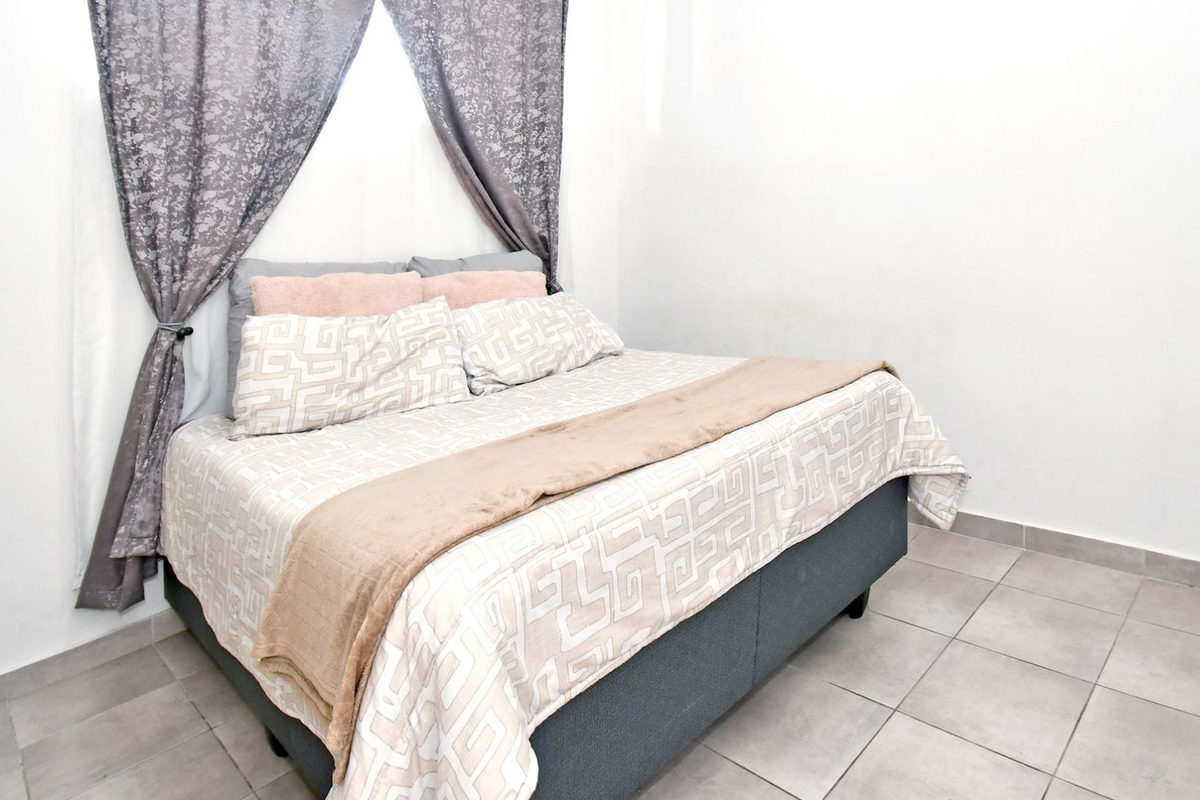 Good as NEW Ground floor unit with own garden and pet friendly - Photo 3