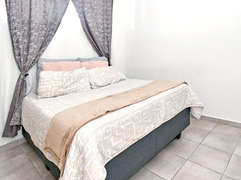 Good as NEW Ground floor unit with own garden and pet friendly - Photo 3