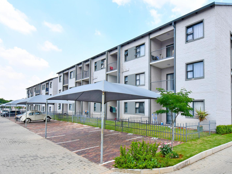 Good as NEW Ground floor unit with own garden and pet friendly - Photo 7