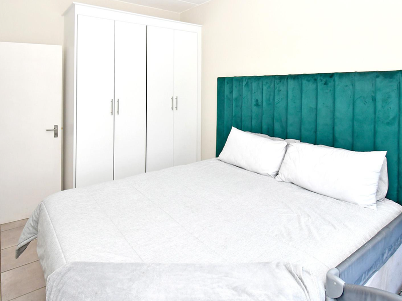 Good as NEW Ground floor unit with own garden and pet friendly - Photo 8