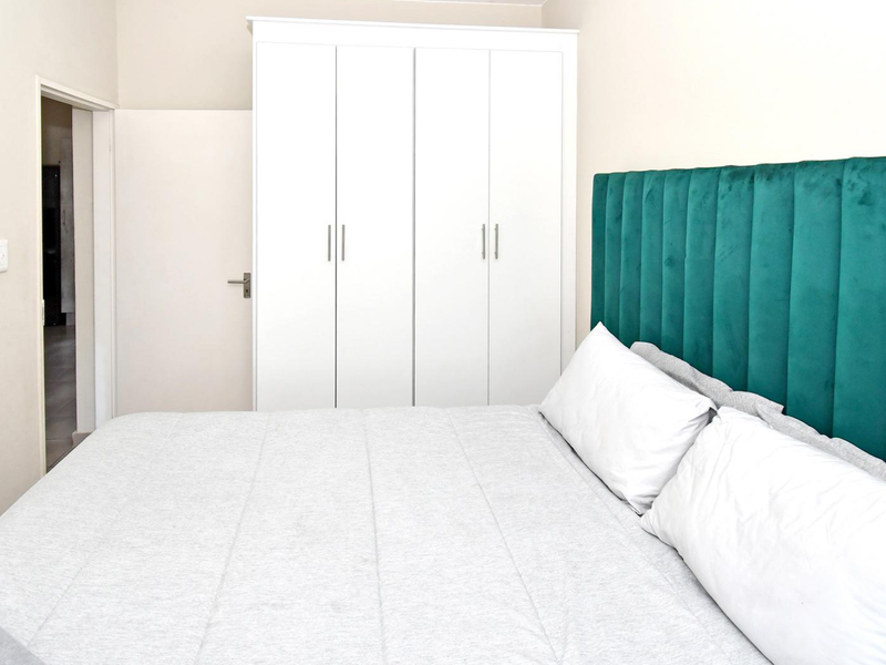 Good as NEW Ground floor unit with own garden and pet friendly - Photo 9