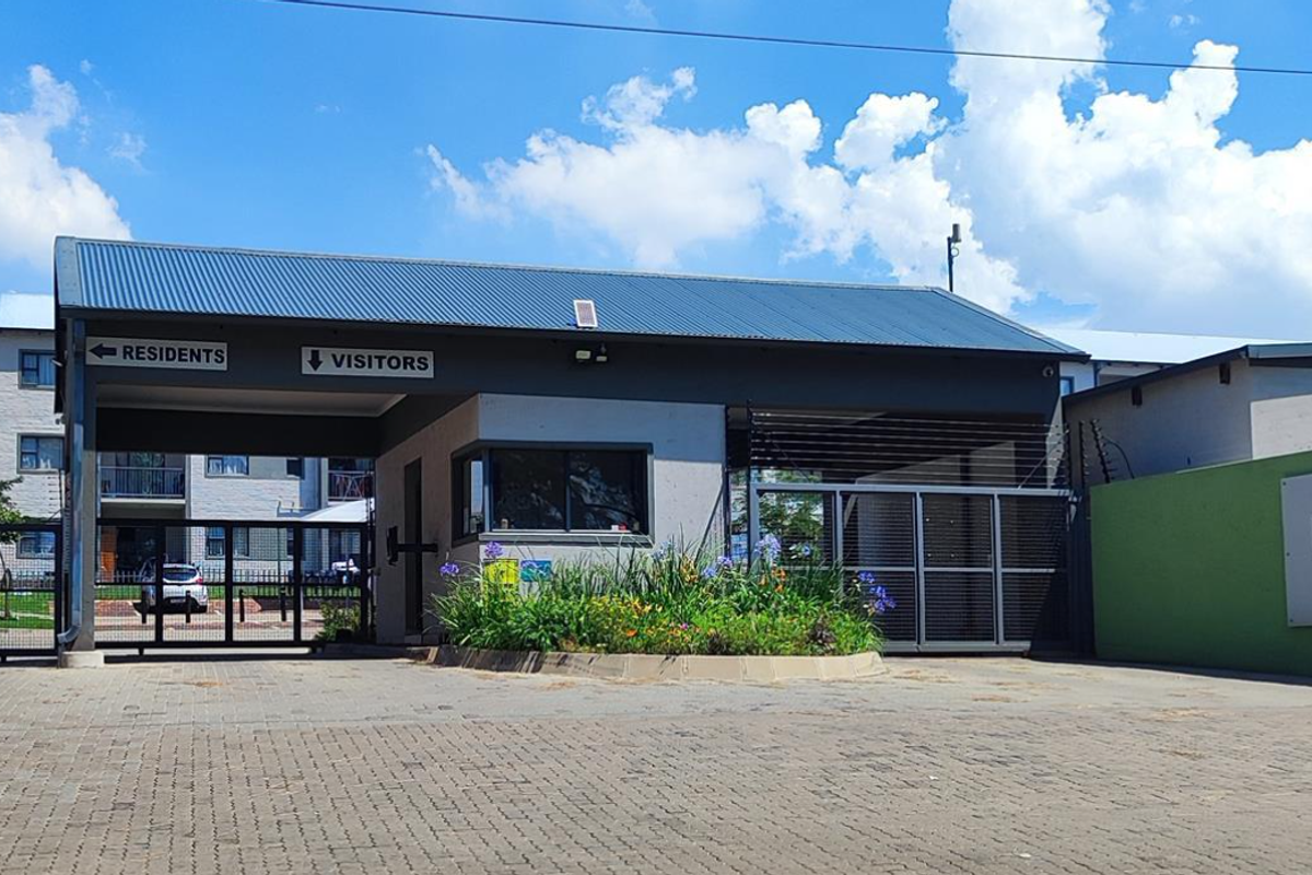 Good as NEW Ground floor unit with own garden and pet friendly - Photo 5