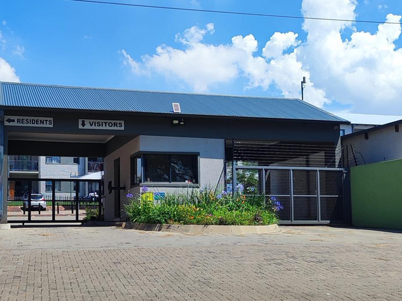 Good as NEW Ground floor unit with own garden and pet friendly - Photo 5