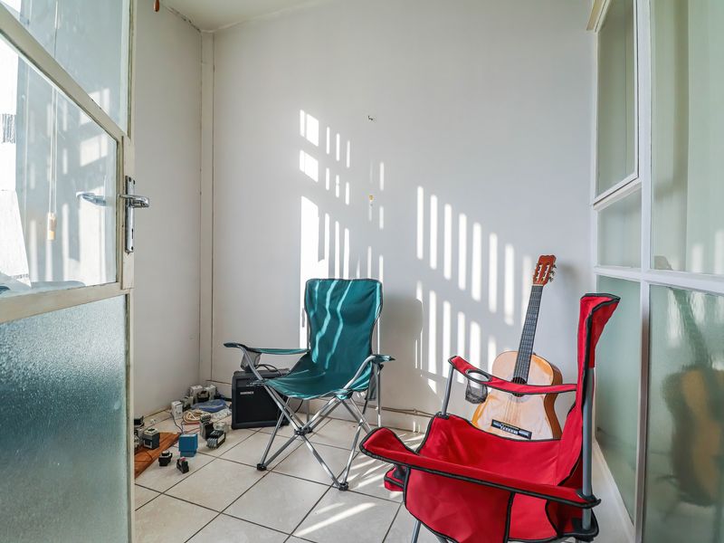 Spacious, Sunlit & Secure A Must-See Investment Opportunity! - Photo 10