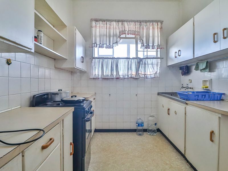 Spacious, Sunlit & Secure A Must-See Investment Opportunity! - Photo 5