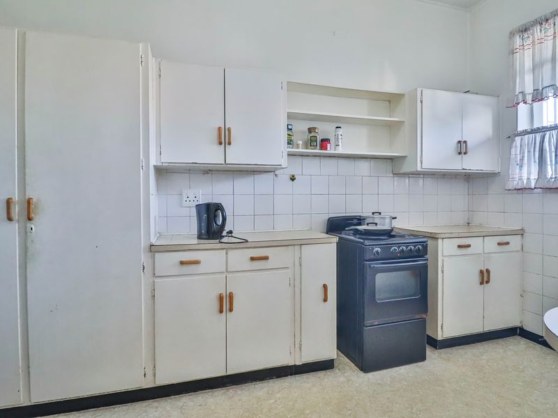 Spacious, Sunlit & Secure A Must-See Investment Opportunity! - Photo 4