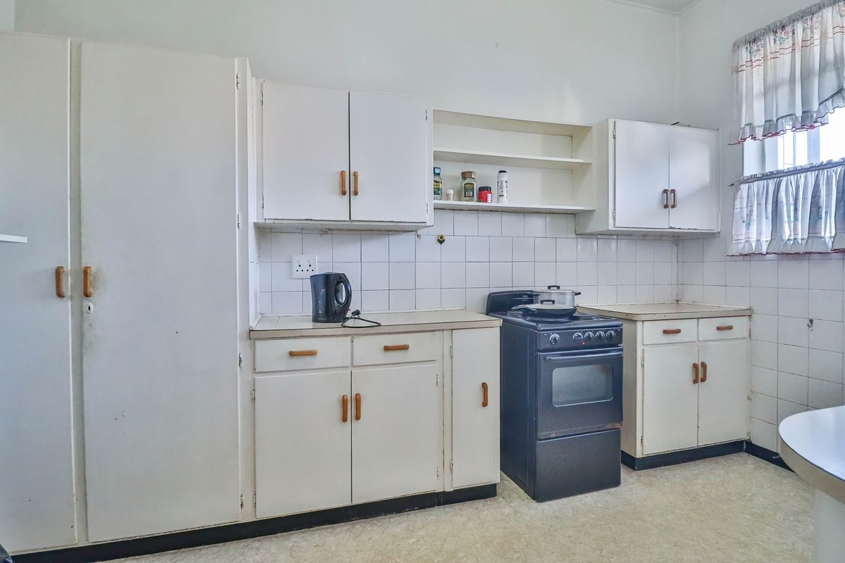 Spacious, Sunlit & Secure A Must-See Investment Opportunity! - Photo 4