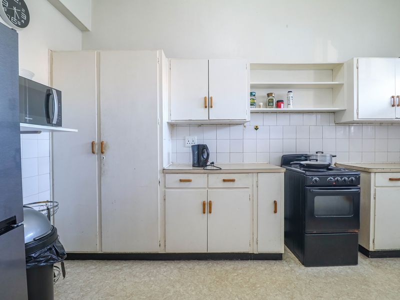 Spacious, Sunlit & Secure A Must-See Investment Opportunity! - Photo 3