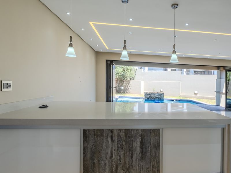 An executive 4 bedroom, 5 bathroom home in secure Izinga Park Estate - Photo 10