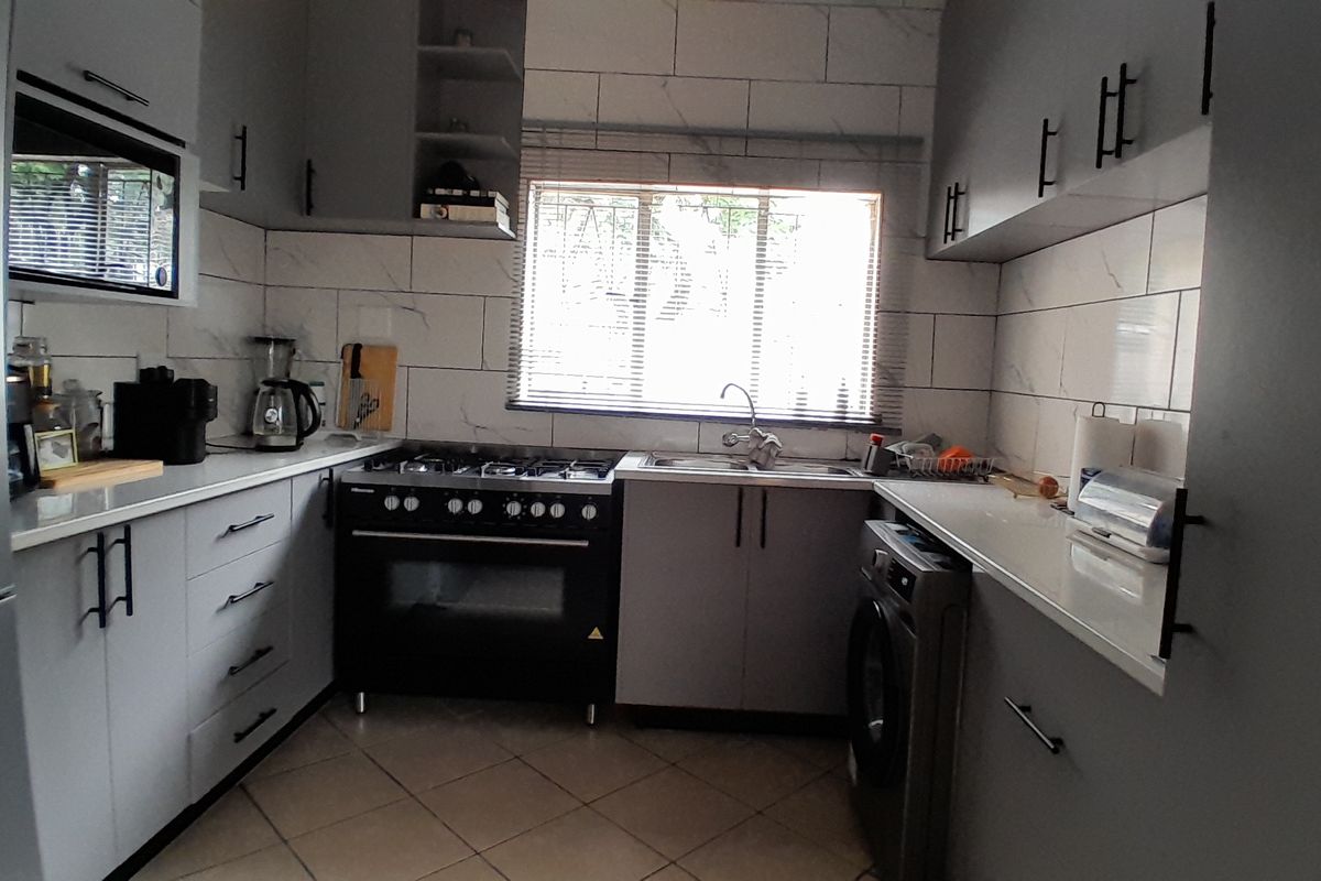 Modern Comfort Meets Low-Maintenance Living - Photo 4