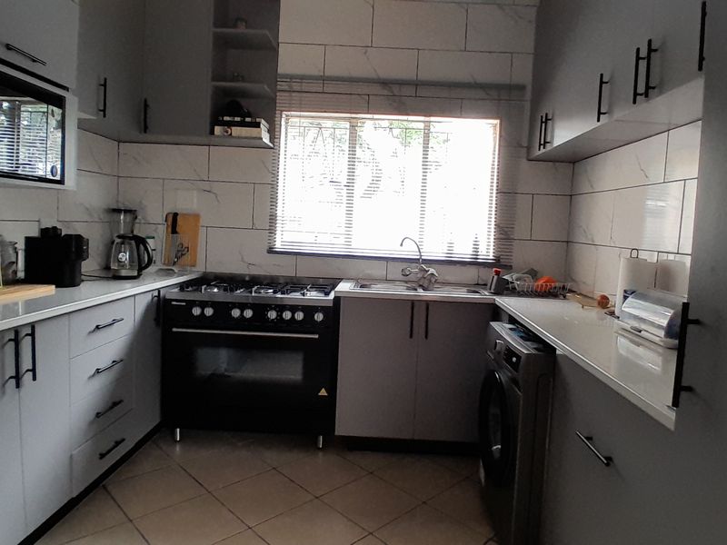 Modern Comfort Meets Low-Maintenance Living - Photo 4