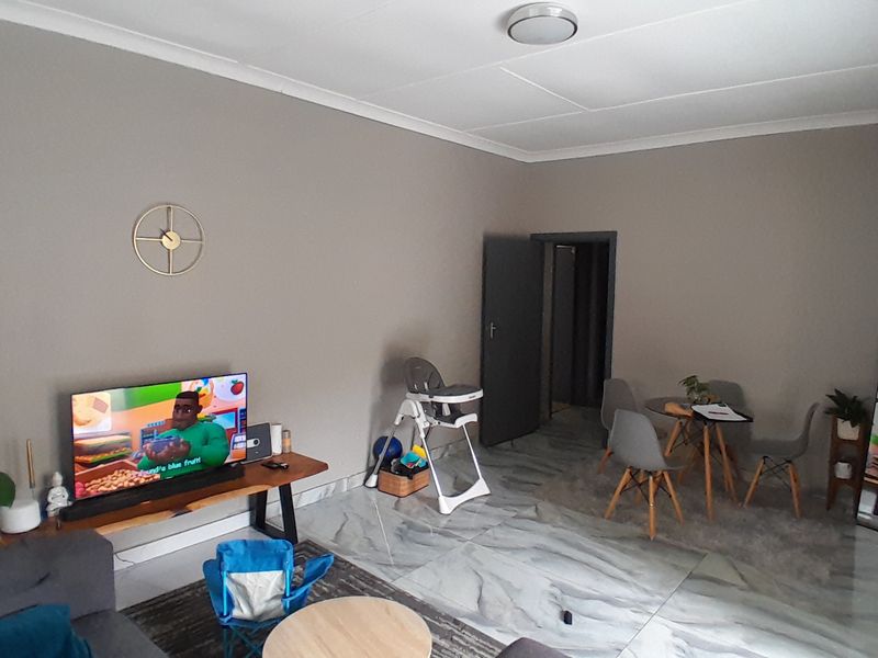 Modern Comfort Meets Low-Maintenance Living - Photo 3