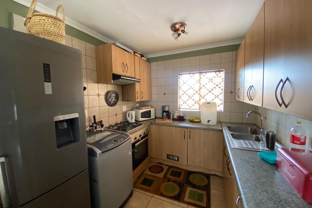 Hot Listing in Prime Location – Ideal Investment or First-Time Buy - Photo 4