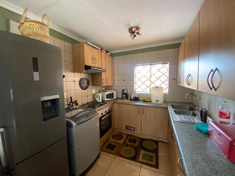 Hot Listing in Prime Location – Ideal Investment or First-Time Buy - Photo 4