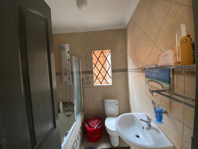 Hot Listing in Prime Location – Ideal Investment or First-Time Buy - Photo 7