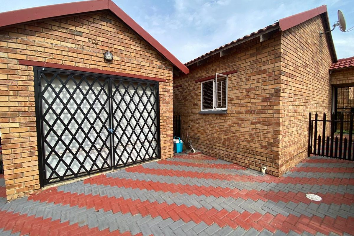 Hot Listing in Prime Location – Ideal Investment or First-Time Buy - Photo 2