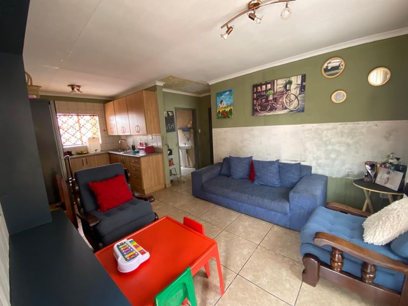 Hot Listing in Prime Location – Ideal Investment or First-Time Buy - Photo 3