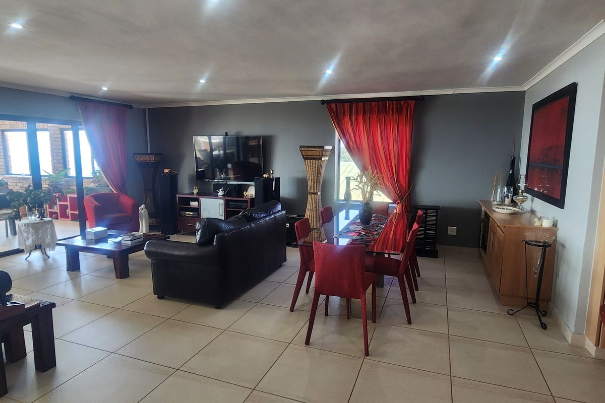 Dual-living opportunity with panoramic bay views – Da Nova - Photo 2