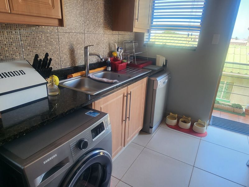 Dual-living opportunity with panoramic bay views – Da Nova - Photo 8