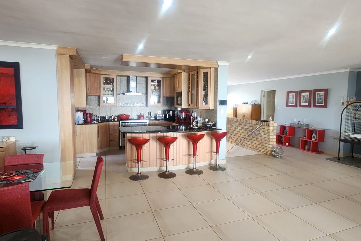 Dual-living opportunity with panoramic bay views – Da Nova - Photo 5