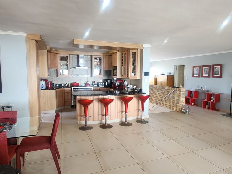 Dual-living opportunity with panoramic bay views – Da Nova - Photo 5