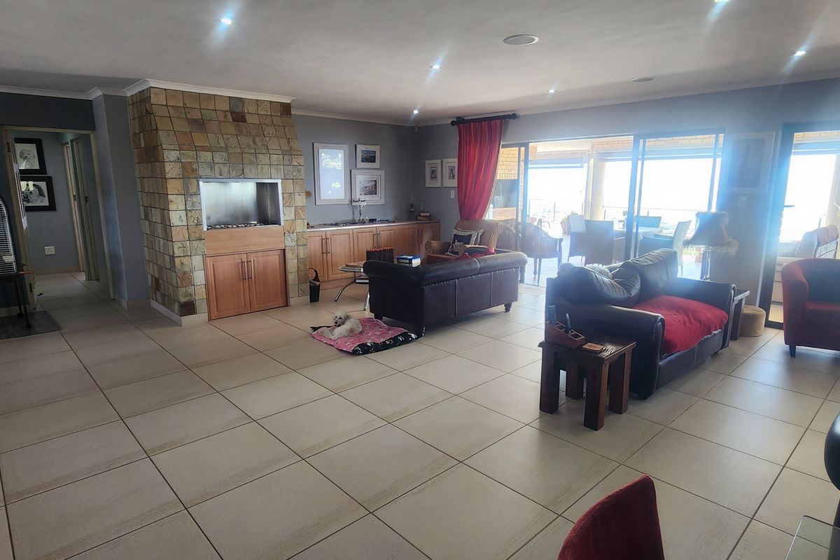 Dual-living opportunity with panoramic bay views – Da Nova - Photo 4