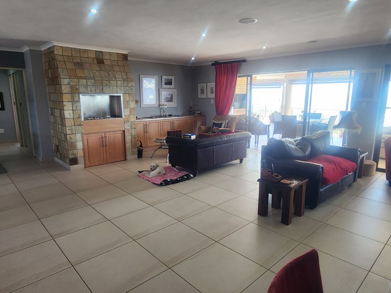 Dual-living opportunity with panoramic bay views – Da Nova - Photo 4