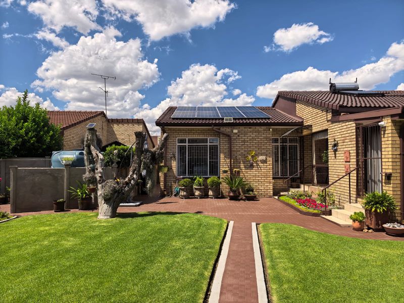 Are you looking for a secure Townhouse which is off the grid? - Photo 2