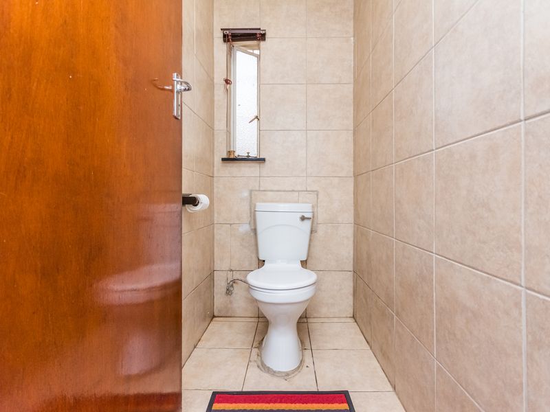 Neat & Move-In Ready 3-Bedroom Home for Sale in Sophiatown - Photo 9