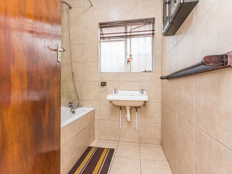 Neat & Move-In Ready 3-Bedroom Home for Sale in Sophiatown - Photo 10