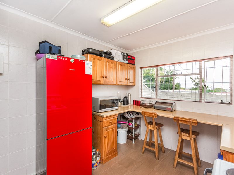 Neat & Move-In Ready 3-Bedroom Home for Sale in Sophiatown - Photo 8