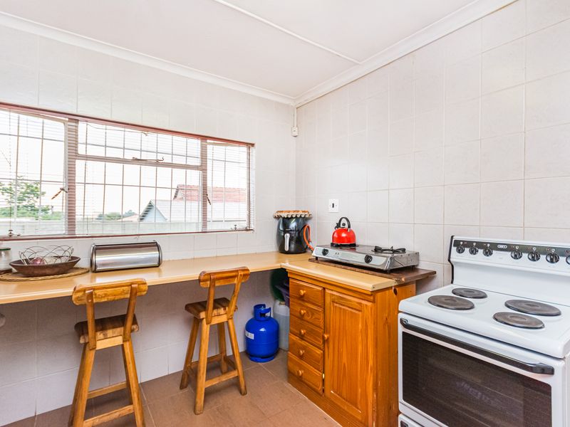 Neat & Move-In Ready 3-Bedroom Home for Sale in Sophiatown - Photo 6